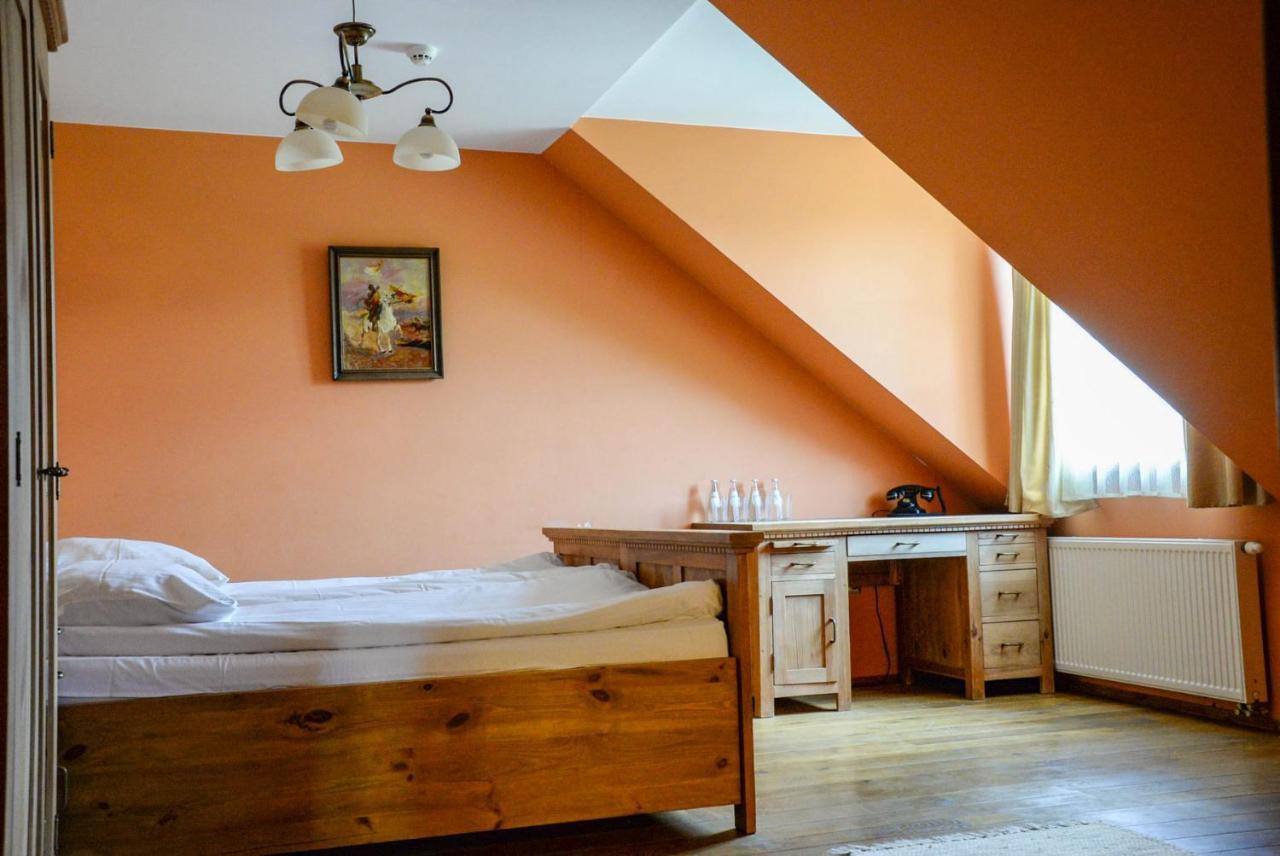 Karczma Regionalna Hotel Goscinna Chata Wysowa-Zdroj Ngoại thất bức ảnh